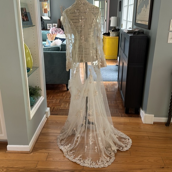 Bridal long  trained long sleeved over jacket with floral beading & bustles M/L - Picture 6 of 16